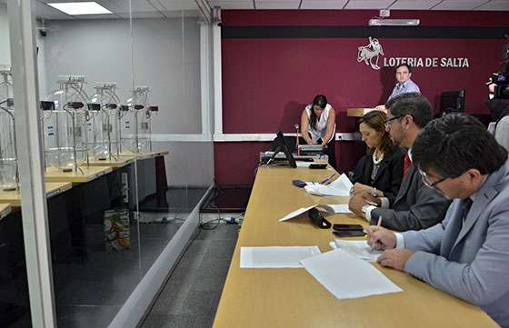 Tierra y Hábitat sorteó 100 lotes de interés social entre familias con casos prioritarios