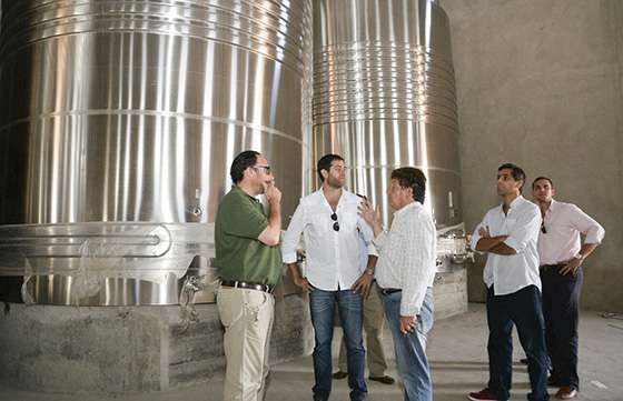 El ministro de Ambiente recorrió la obra de la bodega CO.VI.AGRO