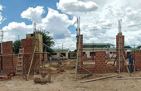 Inició la construcción de un SUM en la escuela de paraje La Puntana