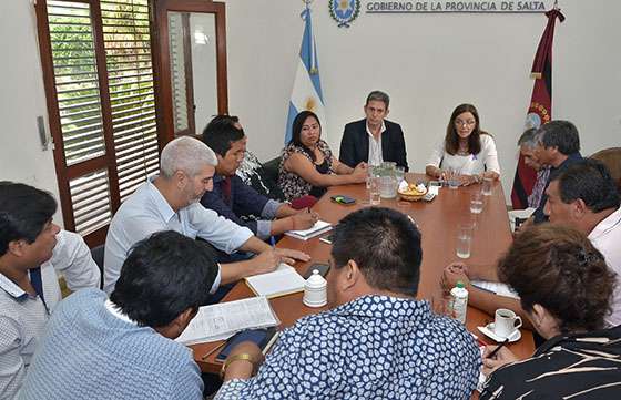 Funcionarios provinciales informaron a autoridades del IPPIS sobre la titularización de auxiliares bilingües