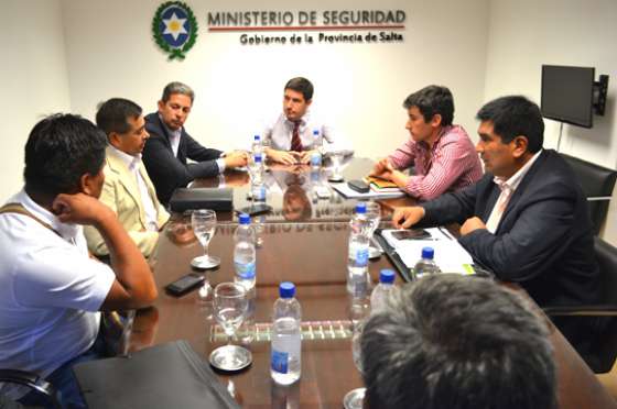 Seguridad y Asuntos Indígenas fortalecen vínculos con comunidades de Misión La Paz