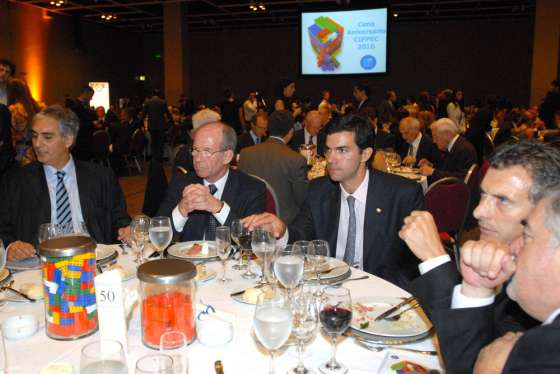 El gobernador Urtubey asistió invitado a la Cena Aniversario del CIPPEC