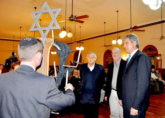 Zottos en los homenajes por el Día del Holocausto