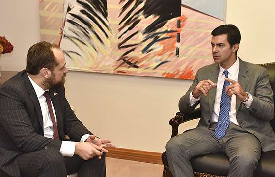 Urtubey evaluó con el Embajador de Montenegro líneas de intercambio productivo, minero y energético