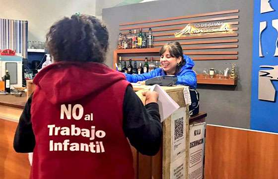 Junto a comerciantes, se lleva adelante una campaña contra el trabajo infantil
