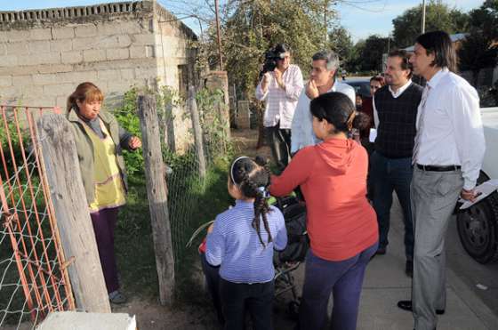 El ministro Parodi recorrió barrios de la zona Oeste 