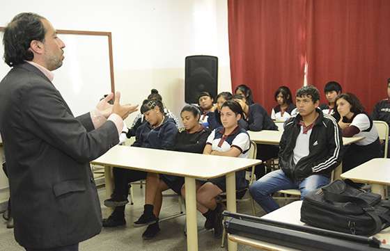 El ciclo “Construir ciudadanía para ejercer democracia” continuará hoy en el colegio San José