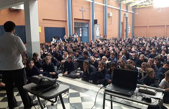 El Ministerio de Seguridad continúa capacitando a estudiantes sobre la importancia de las llamadas al 9-1-1