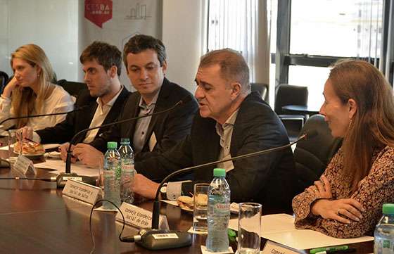 Solicitarán que la telefonía celular sea un servicio público