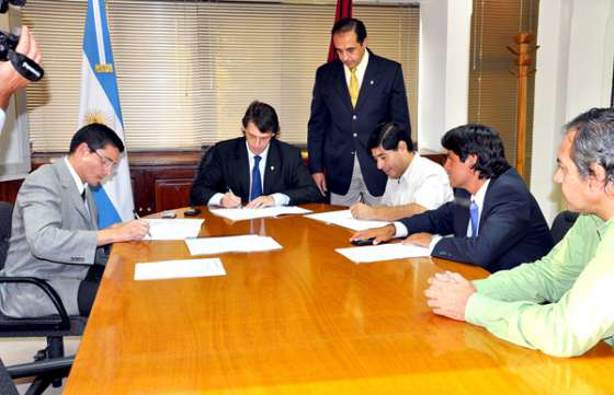 La Provincia firmó un convenio para el transporte, conservación y exposición de la “Imprenta de la Patria”