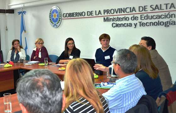 Planifican capacitaciones en liderazgo e innovación educativa para más de 3.000 directivos y docentes