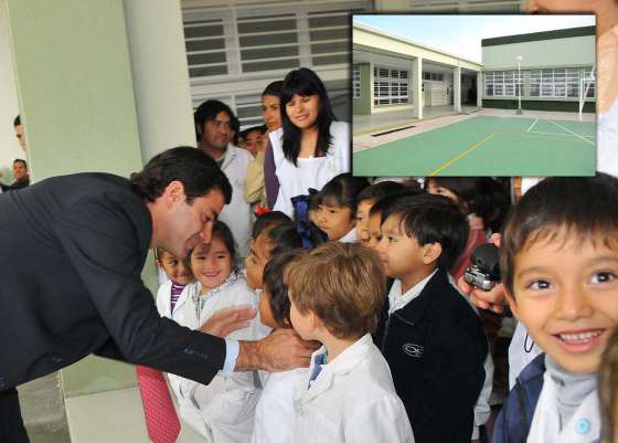 El Gobierno inauguró un edificio escolar para 490 alumnos de la capital salteña 