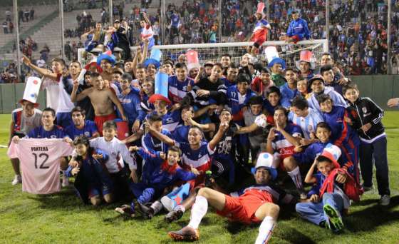Urtubey recibirá hoy al plantel de fútbol de Cachorros