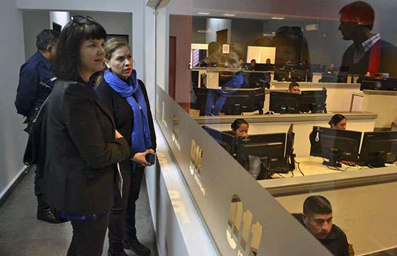 La Cónsul de Australia visitó las instalaciones del Sistema de Emergencias 9-1-1