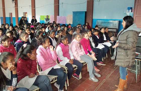 Seguridad concientizó a estudiantes del interior sobre uso responsable de redes sociales