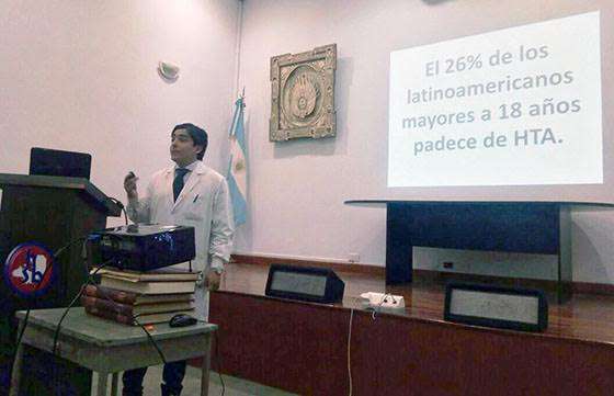 Enfermeros asistieron a taller sobre control de la presión arterial