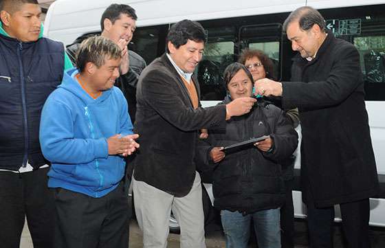 ​El Vicegobernador entregó una unidad para traslado de personas con discapacidad