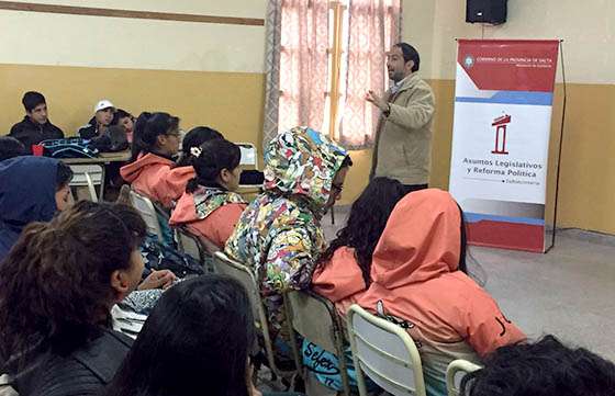 Interés de estudiantes del colegio Calchaquí en tratar y debatir sobre temas de actualidad