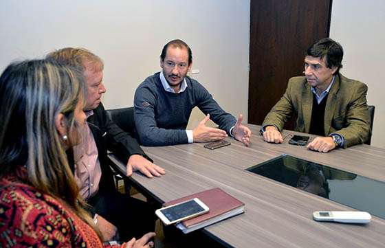 Autoridades firmaron contrato de obra para construir un acueducto en Vaqueros