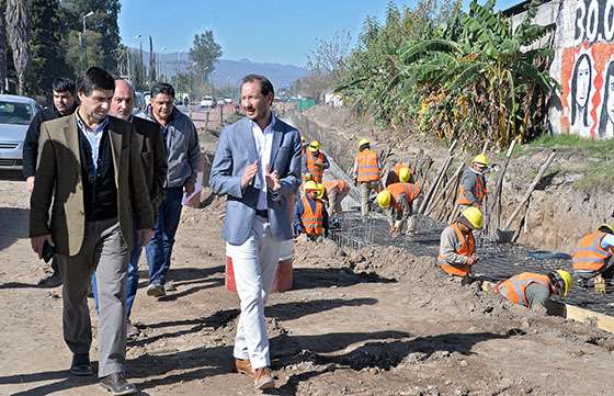 Avanzan obras de infraestructura sanitaria y vial en Capital