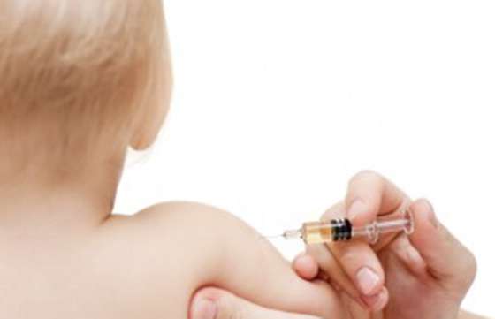 Solicitan a padres vacunar contra la gripe a niños de seis meses a dos años