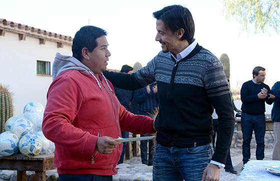 Clubes deportivos de Molinos recibieron subsidios y materiales