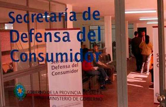 Por trato indigno a una clienta multaron a una concesionaria