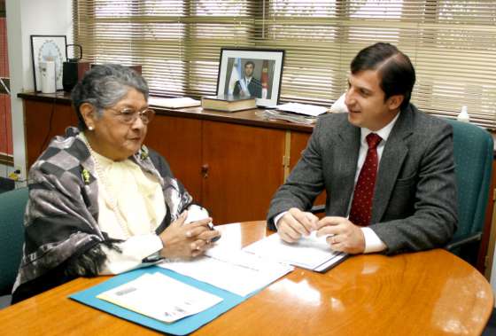 Gobierno y la ONG “Escuela para padres” se unen contra la droga