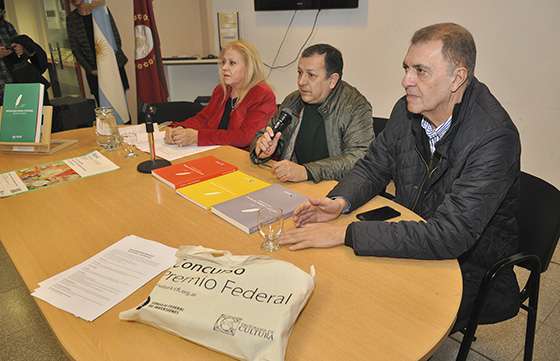 Presentaron en Salta Antología Federal de Poesía del Noroeste