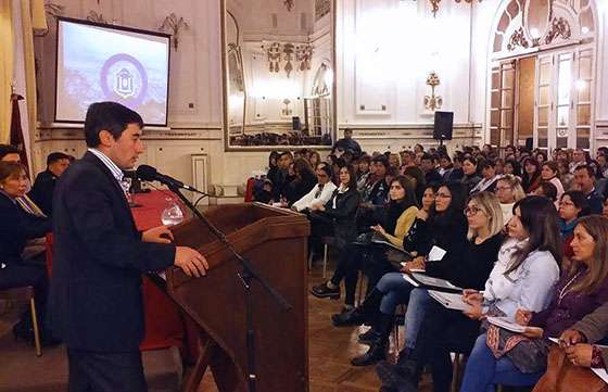 La Policía brindó una jornada de formación a docentes sobre seguridad en las aulas