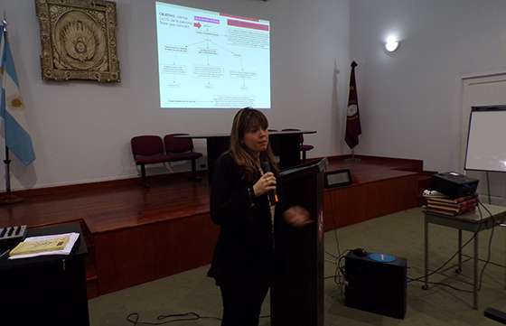 Capacitan al personal del Hospital San Bernardo sobre identidad de género