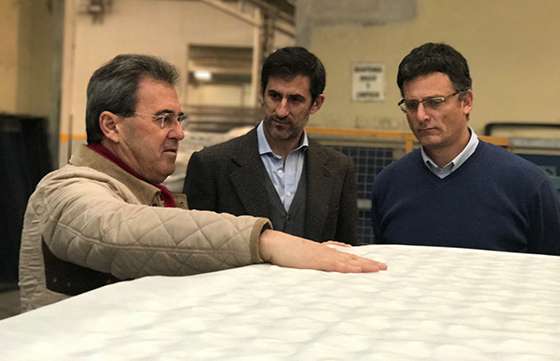 Funcionarios desarrollan el programa de visita a industrias