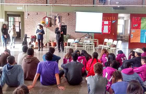 Alumnos secundarios recibieron formación del programa Educar para la Paz