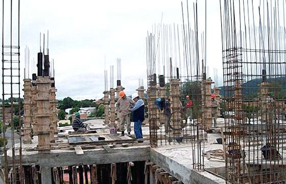 Suspenden una obra en construcción por falta de seguridad laboral