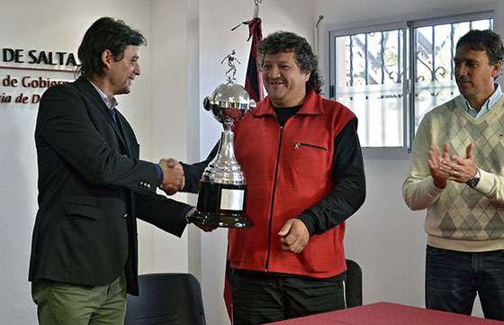 Plaza entregó la Copa Amistad al club Lavalle y destacó sus logros