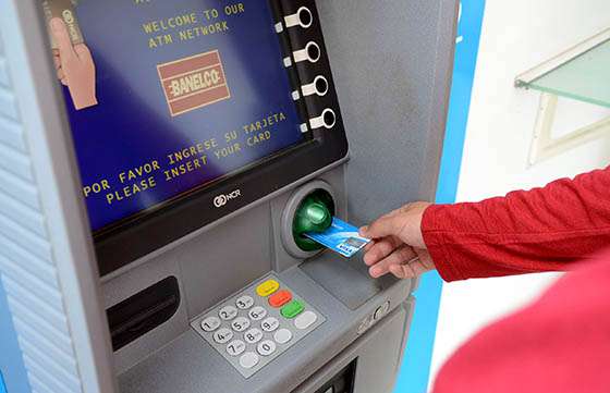 Comenzó el pago de sueldo para los empleados de la Provincia