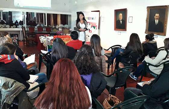Capacitan a mujeres en orientación sexual e identidad de género