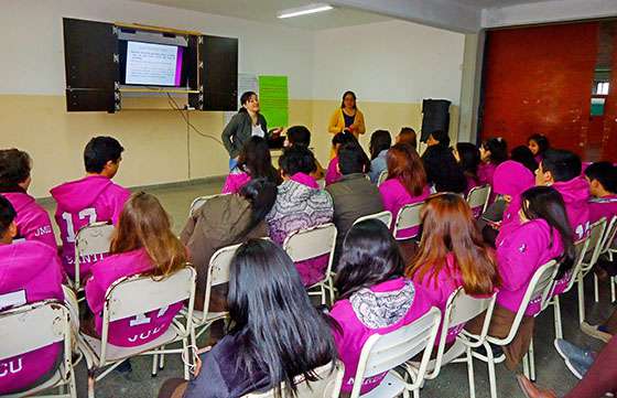 Dictan charlas de concientización sobre grooming en colegios secundarios