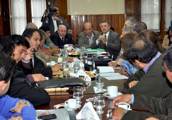 Mastrandrea dio detalles de la descentralización de recursos sociales en el Senado