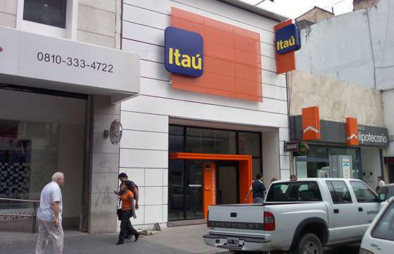 Defensa del Consumidor multó al banco Itaú por no cumplir un acuerdo conciliatorio
