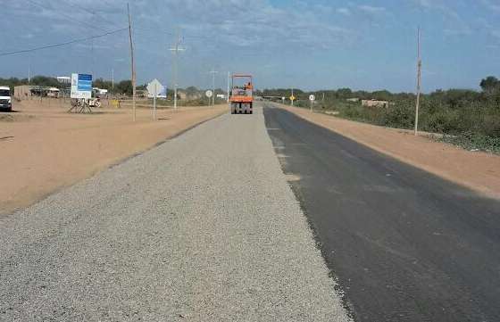 Vialidad realiza tareas de pavimentación en la ruta provincial 13