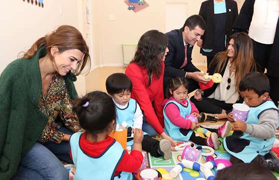 Urtubey y Juliana Awada visitaron a niños y docentes del Centro de Primera Infancia de Cachi