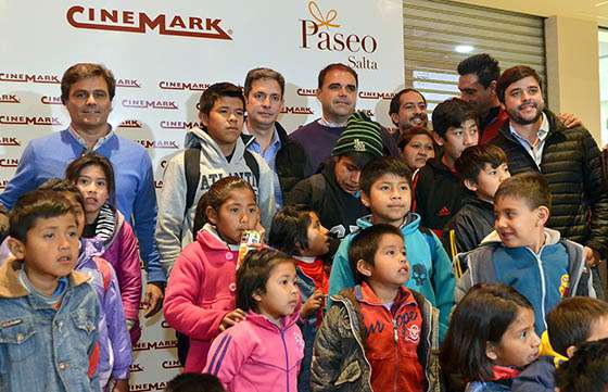 En el cine celebraron su día más de 700 chicos salteños