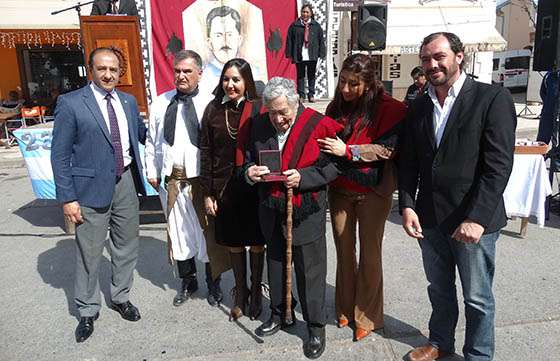Reconocimiento de la Comisión del Bicentenario al pueblo de Chicoana y al coronel Luis Burela