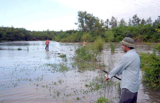 Los permisos de pesca se tramitan en Grand Bourg