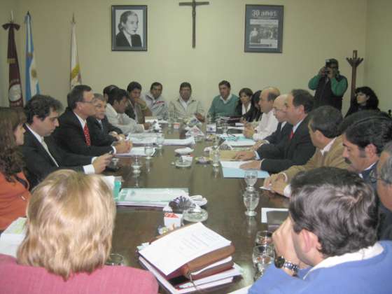 El Ministro Chagra Dib se reunió con Senadores