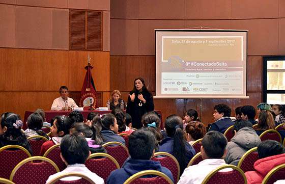 La ministra Berruezo expuso en Conectados Salta sobre ciudadanía digital y derechos