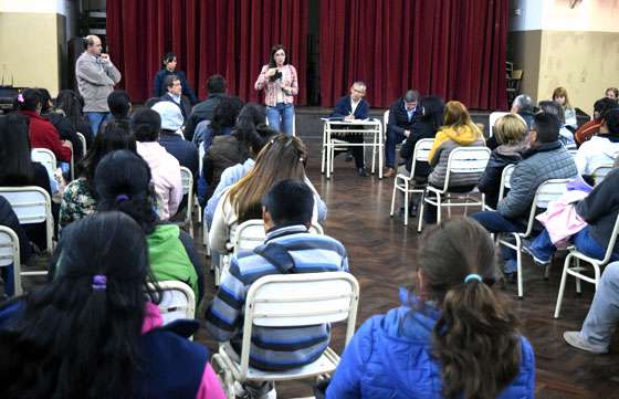 Excelente recepción de los padres de la Escuela Agrícola a la propuesta de gestión institucional
