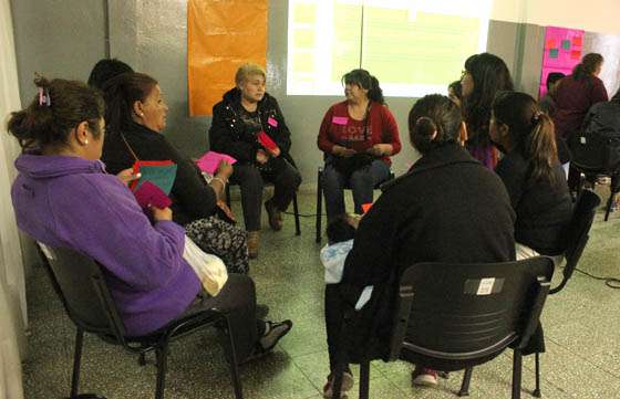 Especialistas de Niñez y Familia brindan talleres para padres sobre modelos de crianza