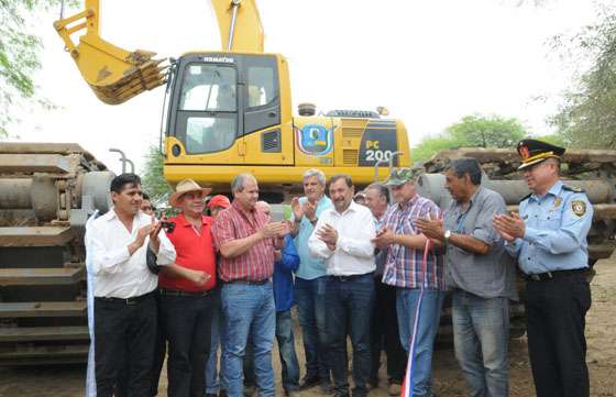 Presentaron máquinaria para el mantenimiento del río Pilcomayo